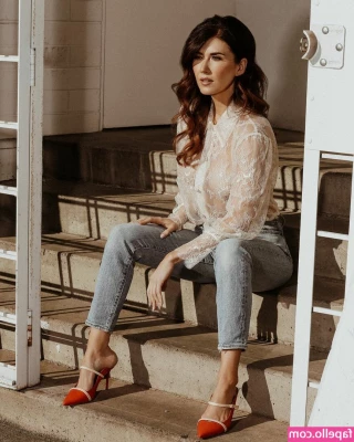 Jewel Staite [ jewel-staite ] - I hope these pink heels fit well into the interior😁