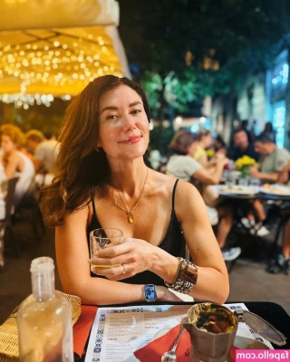 Jewel Staite [ jewel-staite ] - Have you seen the new video playing with cake