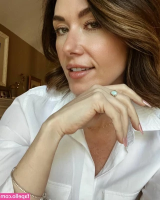Jewel Staite [ jewel-staite ] - lazy days