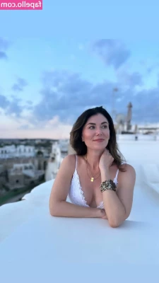 Jewel Staite [ jewel-staite ] - Assorted sole shots