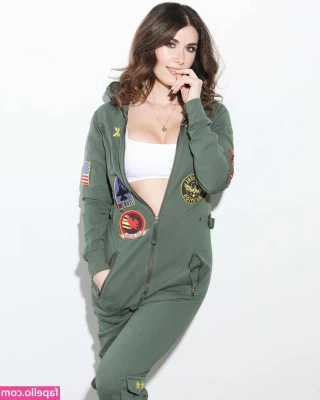 Jewel Staite [ jewel-staite ] - Bon week end les gars ❤️❤️🔥🔥