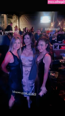 Jewel Staite [ jewel-staite ] - what’s my best feature in this photo? ✨