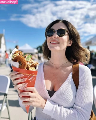 Jewel Staite [ jewel-staite ] - @kaylacoyote and I got to have a sleepover with just her and I for