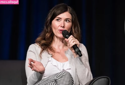 Jewel Staite [ jewel-staite ] - Hiya handsome