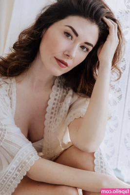 Jewel Staite [ jewel-staite ] - Bubble booty