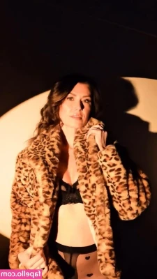 Jewel Staite [ jewel-staite ] - All OF messages replied to via voice notes this evening