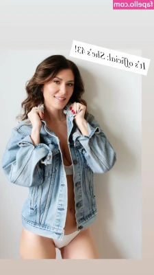 Jewel Staite [ jewel-staite ] - Santa's little helper checking off her Christmas wishlist. Watch part