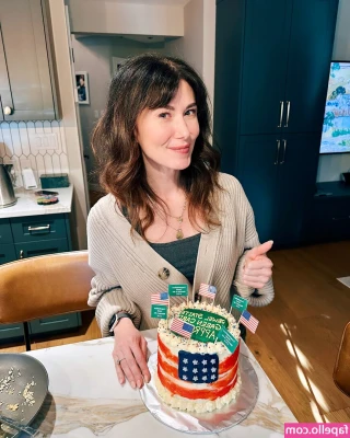 Jewel Staite [ jewel-staite ] - mirror mirror on the wall~