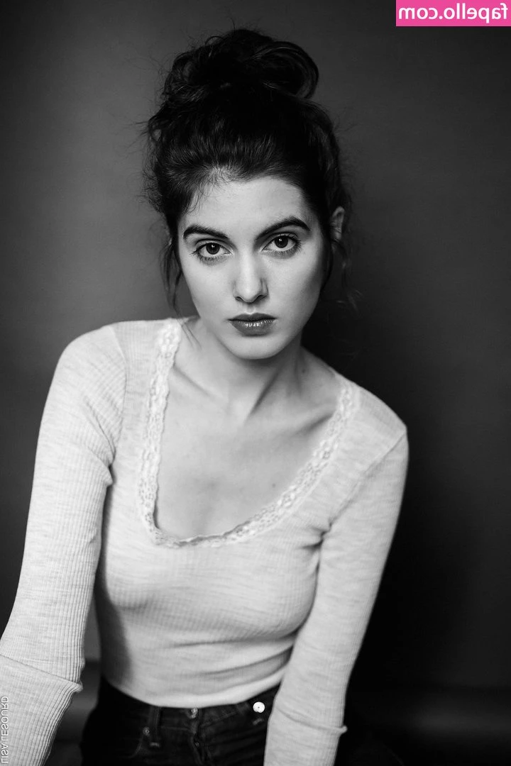 Claire Chust [ claire-chust ] - I need a tripod and a ring light so I can make my content