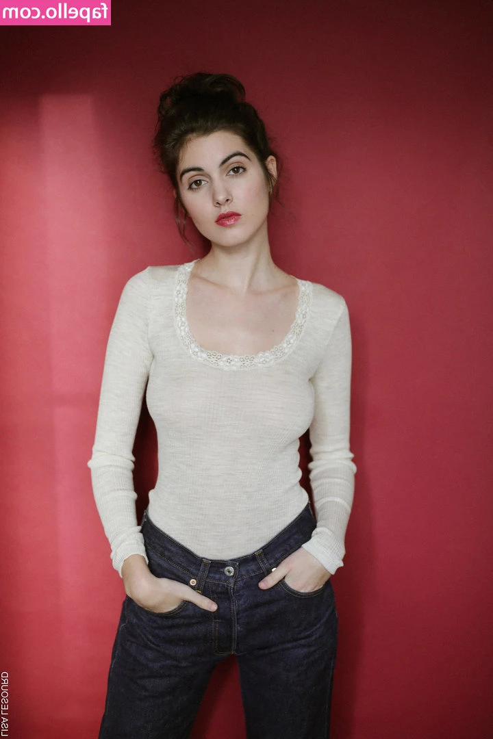 Claire Chust [ claire-chust ] - Balls deep and then he cums in me