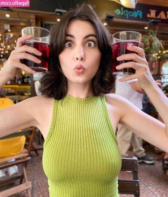 Claire Chust [ claire-chust ] - Que rico llegar de una orgia y que batan la leche cuando llegas a
