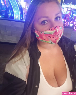 Caityy Cakesss [ caityy-cakesss ] - Waiting for a massage
