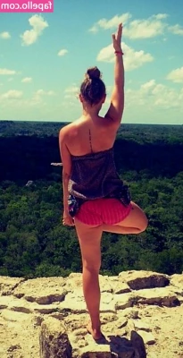 Yana Gold [ yana-gold ] - 🌿 This morning started with meditation and yoga in the fresh air.