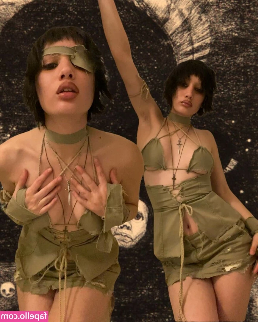 amargo_deleite [ amargo-deleite ] - I want you to kiss my belly and chest and my ass stick a butt plug in