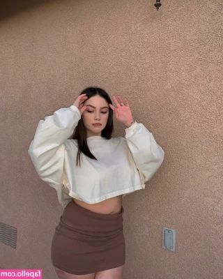 Wendy Chavez [ wendy-chavez ] - Anyone like candy canes