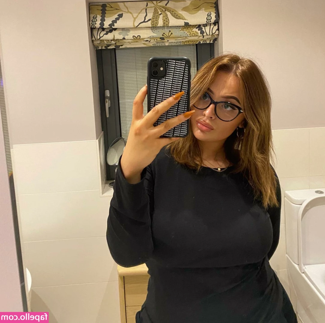 Eleanor Evans [ eleanor-evans ] - Your place is under me