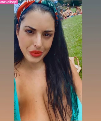 Valeria Vela [ valeria-vela ] - Holaaaaa bebéeeeeees estoy activa quien quiere venir a jugar conmigo