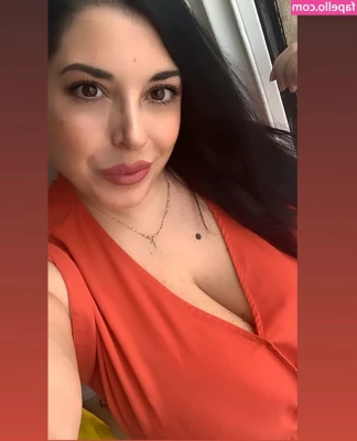 Valeria Vela [ valeria-vela ] - Be sure to eat your fruits and veggies