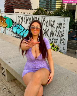 Soph Alice [ soph-alice ] - would you like me to walk around dressed like this? 😛
