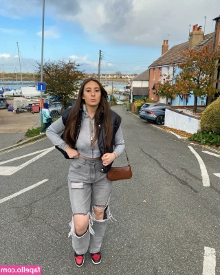 Soph Alice [ soph-alice ] - Feeling hotter than the sun today🥵❤️