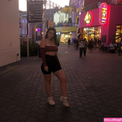 Soph Alice [ soph-alice ] - Sweet cutie student @anastasia_devil wants to show daddy how wet she