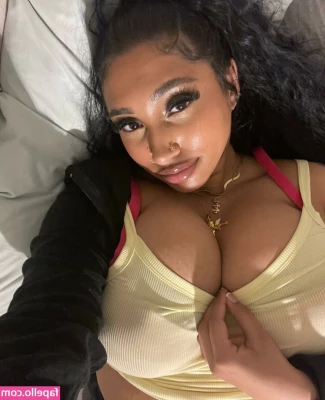 Jeanette Prakash [ jeanette-prakash ] - Isn t this how you get undressed at the end of the day