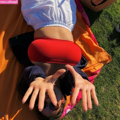Kattjia - WHO WANTS ME TO MAKE THEM A SEXY STRIPPING VIDEO 💋