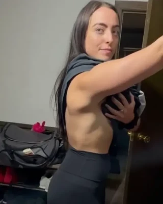 Sydney Martichuski [ sydney-martichuski ] - I had someone pics tos pick up and editing in a proper light  sorry