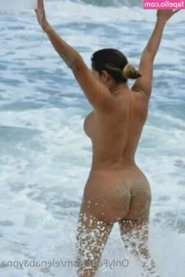 Elena Bayona [ elena-bayona ] - Los lentes me hacen ver más traviesa