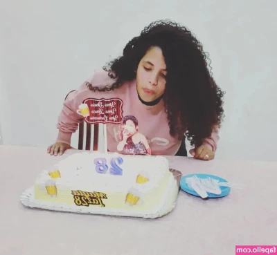 Mayla Coimbra [ mayla-coimbra ] - Does my booty look big in this?