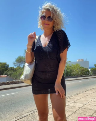 Claudia Valler [ claudia-valler ] - …..off to the gym….🏋️‍♀️
