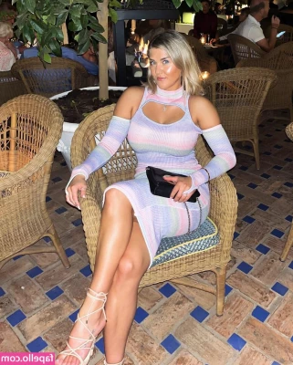 Claudia Valler [ claudia-valler ] - VEJA EU NO CAMPO BATENDO UM PUNHETA E GOZANDO GOSTOSO NO RIACHO COM A
