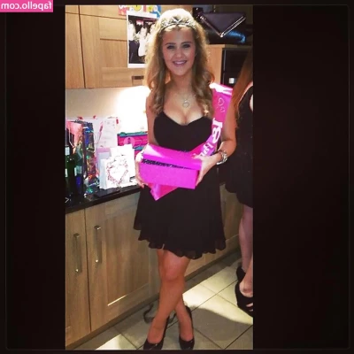 Claudia Valler [ claudia-valler ] - Yum insomnia cookies 😋.