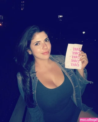 Emily H. Barry [ emily-h-barry ] - My body is the canvas