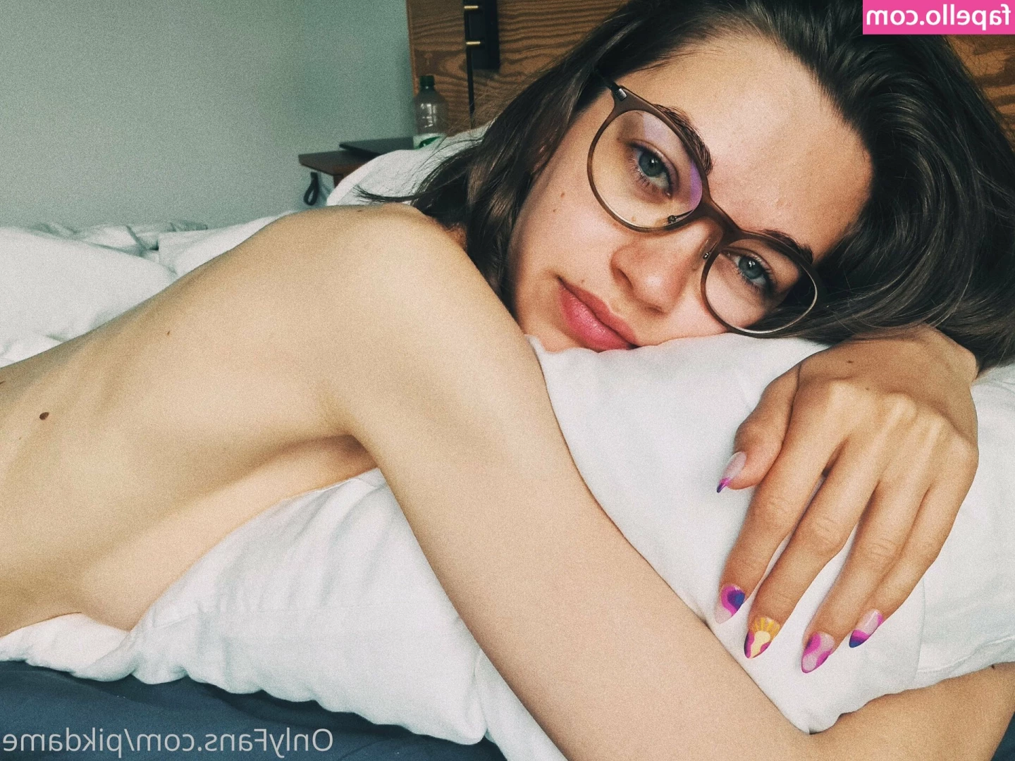 Pikdame - Getting ready for some mid-afternoon XXX fun