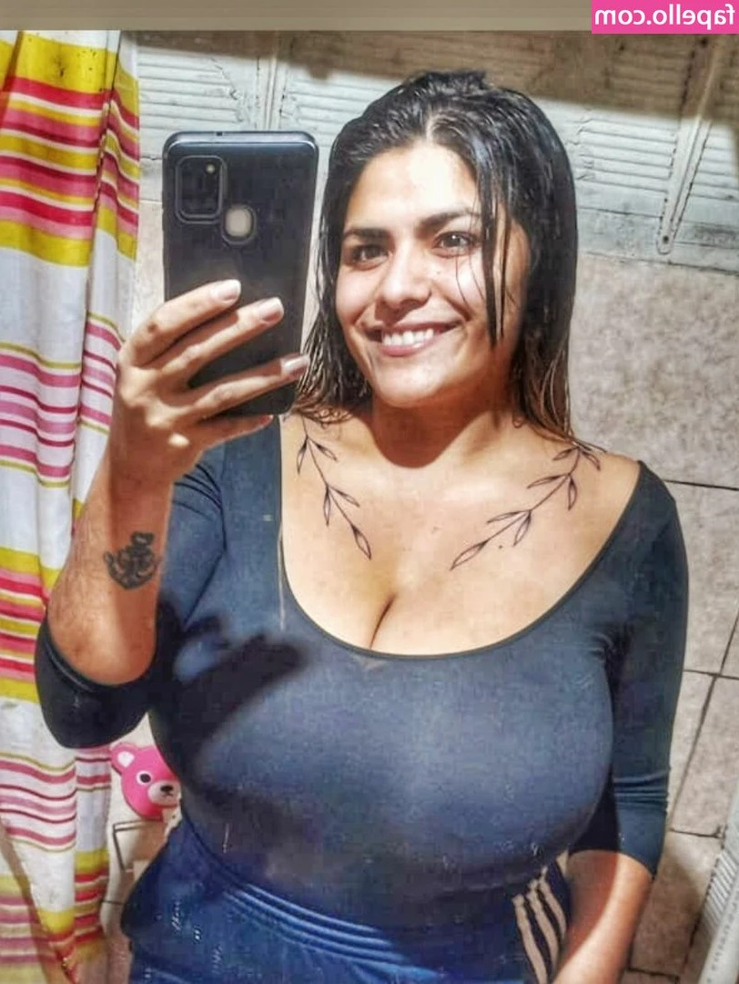 Marlii Rodriguez [ marlii-rodriguez ] - Amo provocar os homens na praia  sempre vou bem safadinha na