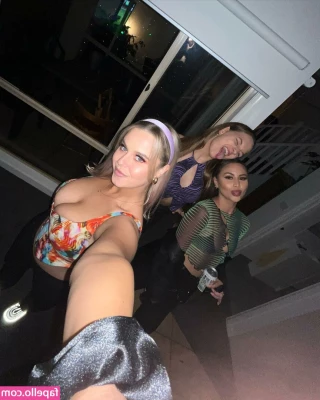 Jasmine Ramage [ jasmine-ramage ] - Going live in about 30 minutes! Hang out with us and watch me
