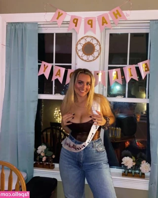Angelina C [ angelina-c ] - Love sexy MILFs    you should check out my friend  maze1133