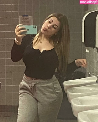 Talea - Roses are red, violets are blue, I snuck in your shower, whatchu