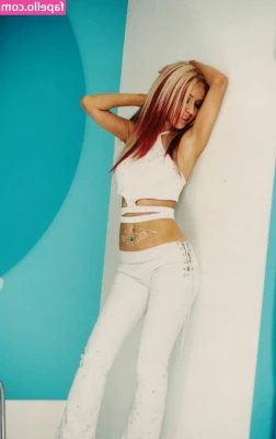Christina Aguilera [ christina-aguilera ] - how did you find my page? 😍