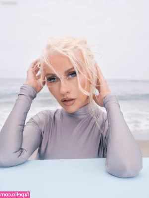 Christina Aguilera [ christina-aguilera ] - Wanna see more