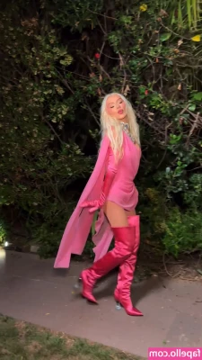 Christina Aguilera [ christina-aguilera ] - Touch my with your silky paws 🤤