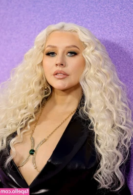 Christina Aguilera [ christina-aguilera ] - hi everyone  -  my management left me so prepare for something