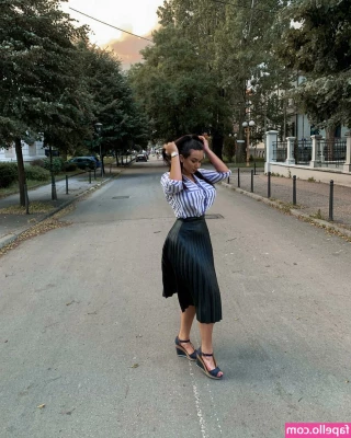 Emina Jahi [ emina-jahi ] - i m so tired but you know the world won t give me a break yet