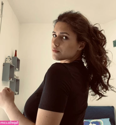 Maria Vittoria [ maria-vittoria ] - You wish you were my neighbor 😂