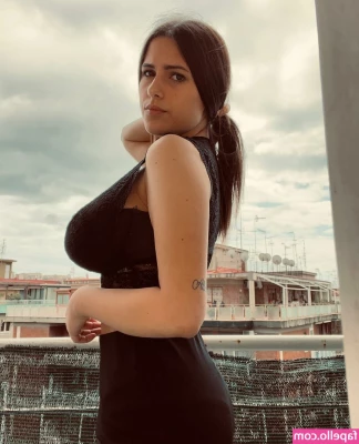 Maria Vittoria [ maria-vittoria ] - I am a sweet girl    which promises to give magic to your days