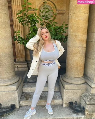 Amber Rose Brightman [ amber-rose-brightman ] - Happy Sunday  We all love a bit of side pussy