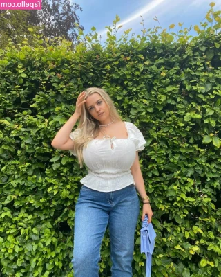 Amber Rose Brightman [ amber-rose-brightman ] - Does the thought excite you In the barn