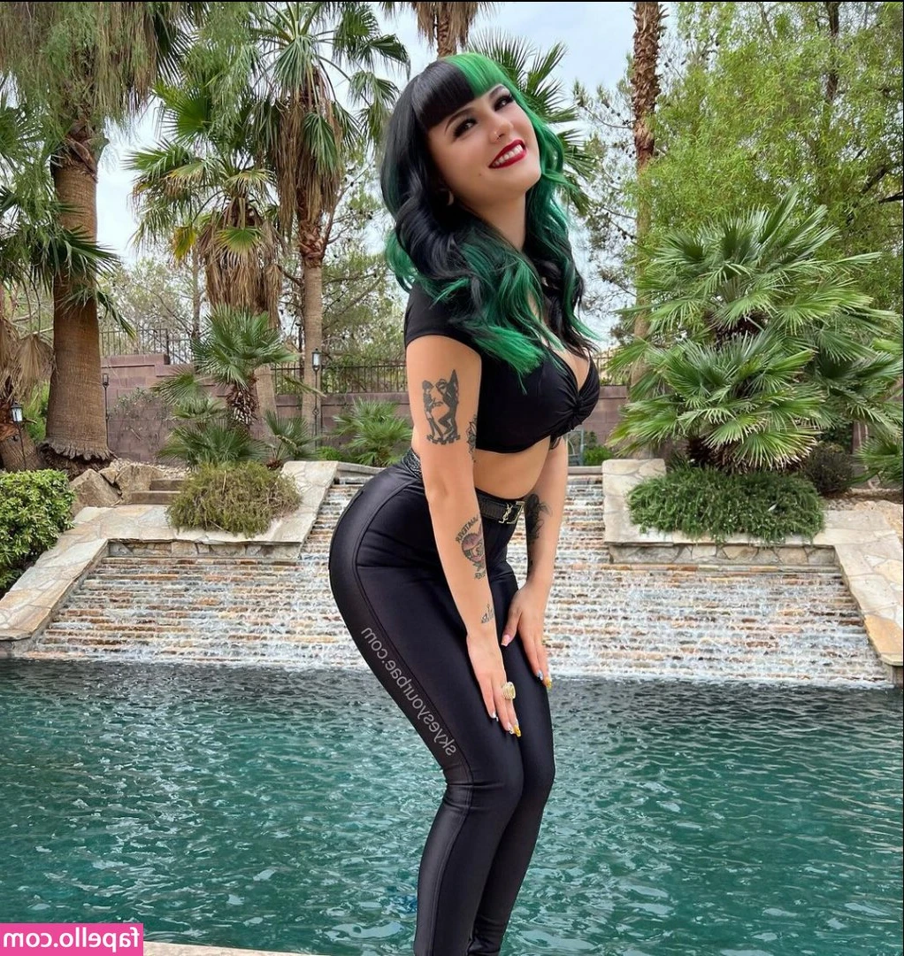 tasteofskye - What Instagram sees vs. why you guys see 😈 (Swipe right)