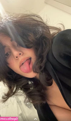 Melody Oz [ melody-oz ] - When would you like a teasing blowjob like this  filling my mouth and